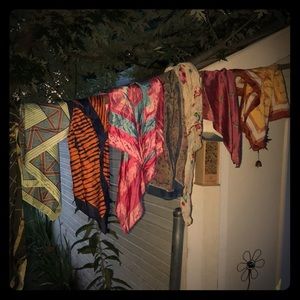 8 assorted scarves
